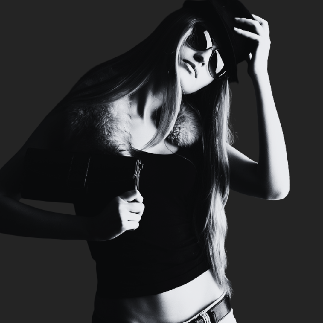 デコルテと首周りのダイエットをしたモデル体型の女性