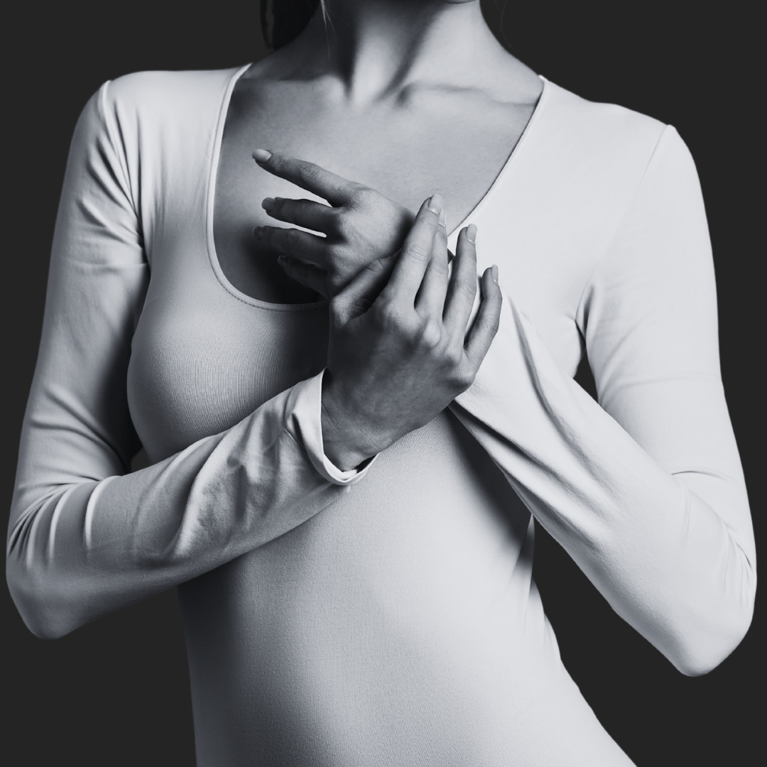 ダイエットして痩せた細いモデル体型の女性モデル