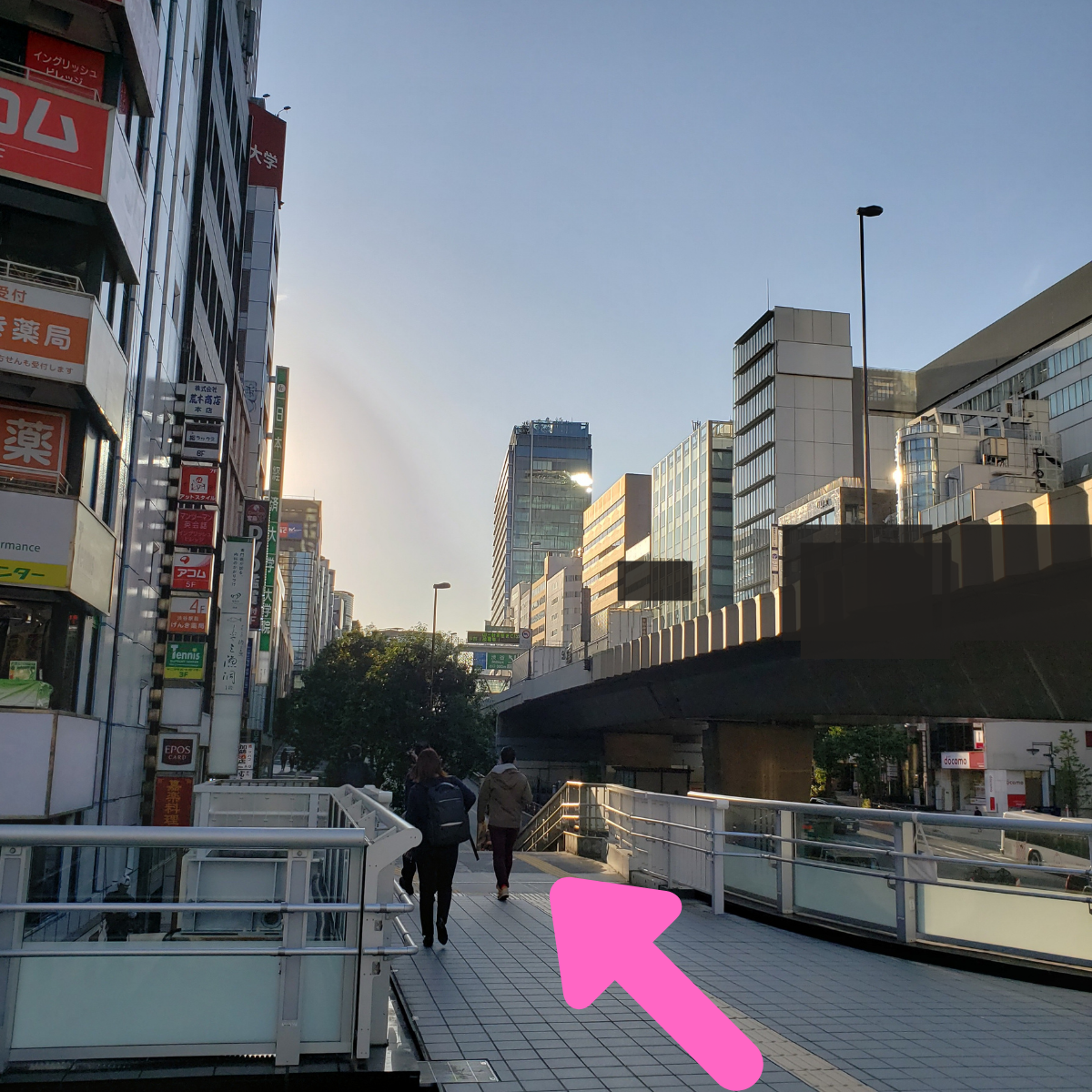 渋谷セルリアンタワー方面からパーソナルトレーニングジムShapesGirl渋谷店へ